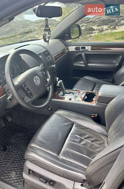 Внедорожник / Кроссовер Volkswagen Touareg 2010 в 