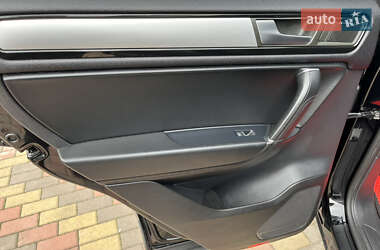 Внедорожник / Кроссовер Volkswagen Touareg 2012 в 