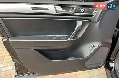 Внедорожник / Кроссовер Volkswagen Touareg 2012 в 