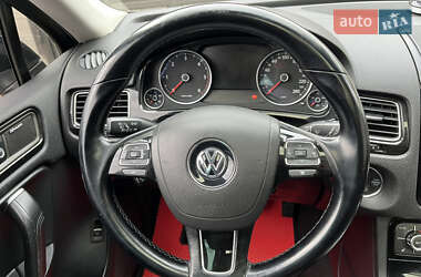 Внедорожник / Кроссовер Volkswagen Touareg 2012 в 