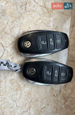 Внедорожник / Кроссовер Volkswagen Touareg 2012 в 
