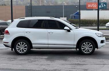 Позашляховик / Кросовер Volkswagen Touareg 2013 в 