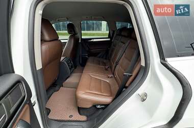 Позашляховик / Кросовер Volkswagen Touareg 2013 в 