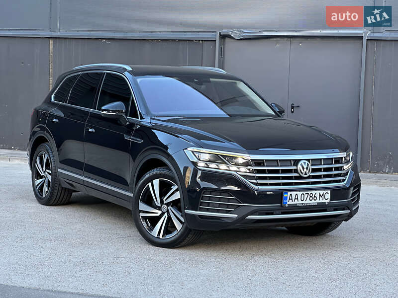 Внедорожник / Кроссовер Volkswagen Touareg 2018 в 