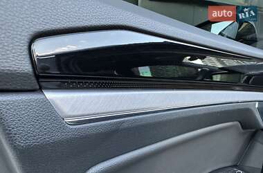 Внедорожник / Кроссовер Volkswagen Touareg 2018 в 