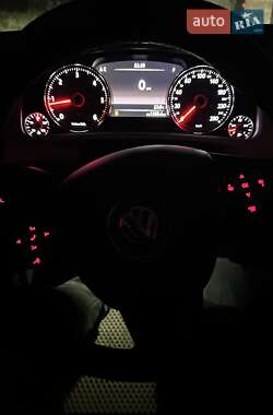 Позашляховик / Кросовер Volkswagen Touareg 2014 в 