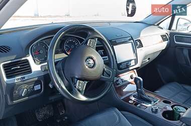 Позашляховик / Кросовер Volkswagen Touareg 2014 в 
