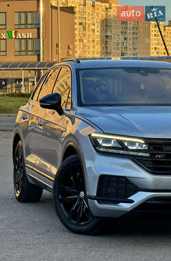 Позашляховик / Кросовер Volkswagen Touareg 2018 в 