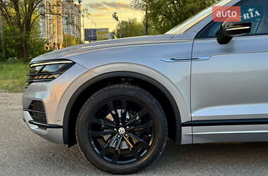 Позашляховик / Кросовер Volkswagen Touareg 2018 в 
