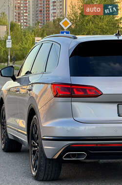 Позашляховик / Кросовер Volkswagen Touareg 2018 в 