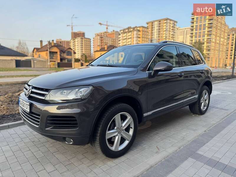 Позашляховик / Кросовер Volkswagen Touareg 2011 в 