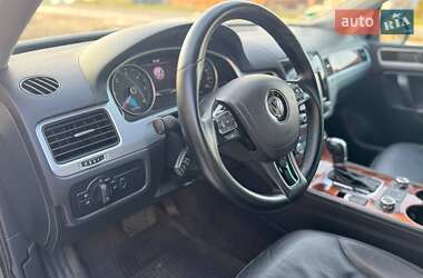 Позашляховик / Кросовер Volkswagen Touareg 2011 в 