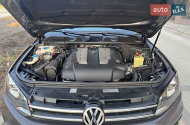 Позашляховик / Кросовер Volkswagen Touareg 2011 в 