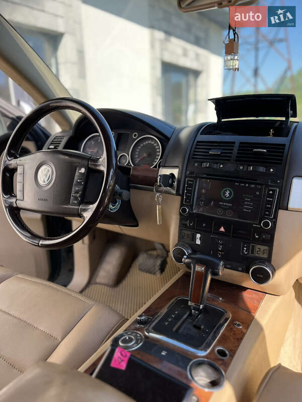 Внедорожник / Кроссовер Volkswagen Touareg 2004 в Черновцах