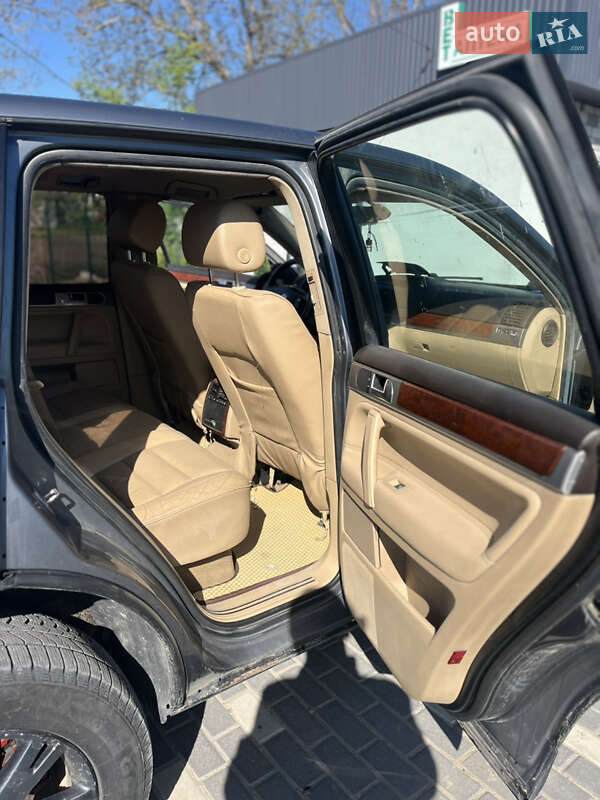 Внедорожник / Кроссовер Volkswagen Touareg 2004 в Черновцах