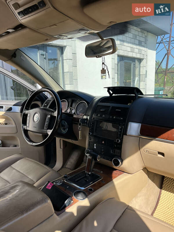 Внедорожник / Кроссовер Volkswagen Touareg 2004 в Черновцах