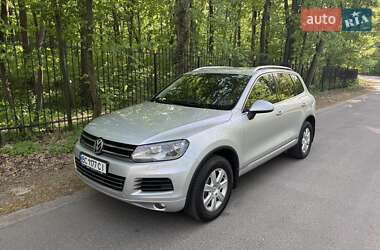 Внедорожник / Кроссовер Volkswagen Touareg 2012 в Киеве