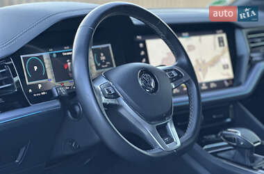 Позашляховик / Кросовер Volkswagen Touareg 2019 в 