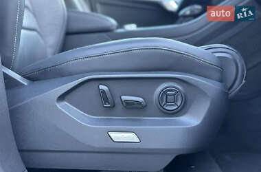 Позашляховик / Кросовер Volkswagen Touareg 2019 в 