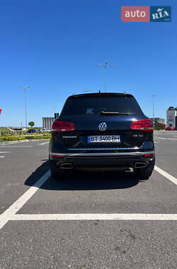 Позашляховик / Кросовер Volkswagen Touareg 2016 в 