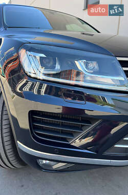 Позашляховик / Кросовер Volkswagen Touareg 2016 в 