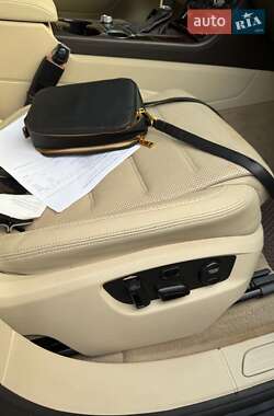 Позашляховик / Кросовер Volkswagen Touareg 2015 в 