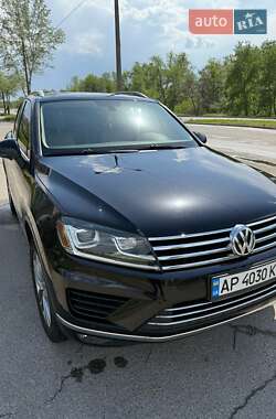 Позашляховик / Кросовер Volkswagen Touareg 2015 в 