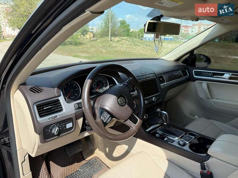 Позашляховик / Кросовер Volkswagen Touareg 2015 в 