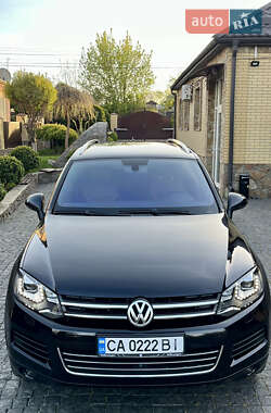 Внедорожник / Кроссовер Volkswagen Touareg 2012 в 