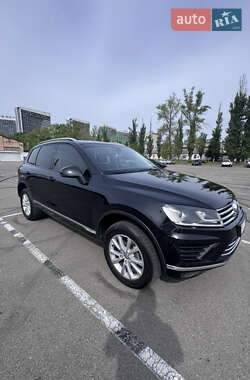 Позашляховик / Кросовер Volkswagen Touareg 2016 в Києві