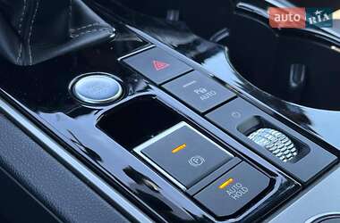 Внедорожник / Кроссовер Volkswagen Touareg 2021 в 