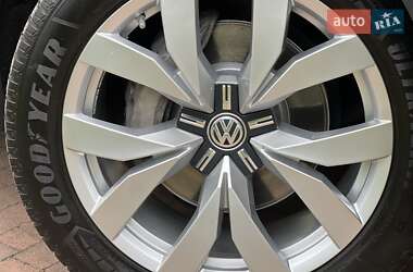 Позашляховик / Кросовер Volkswagen Touareg 2018 в 