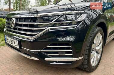Позашляховик / Кросовер Volkswagen Touareg 2018 в 
