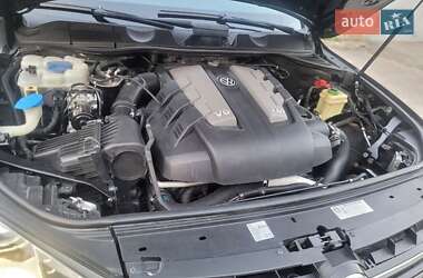 Внедорожник / Кроссовер Volkswagen Touareg 2012 в 