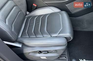 Позашляховик / Кросовер Volkswagen Touareg 2018 в 