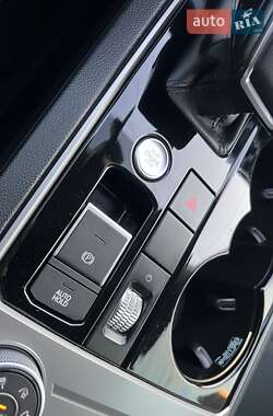 Позашляховик / Кросовер Volkswagen Touareg 2018 в 