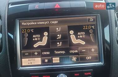 Внедорожник / Кроссовер Volkswagen Touareg 2012 в 