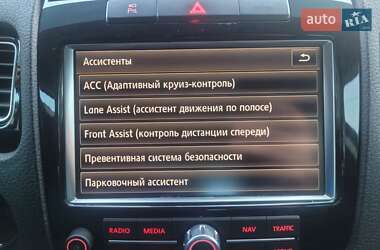 Внедорожник / Кроссовер Volkswagen Touareg 2012 в 
