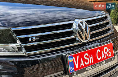 Внедорожник / Кроссовер Volkswagen Touareg 2016 в 
