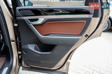 Внедорожник / Кроссовер Volkswagen Touareg 2019 в 