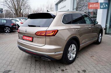 Внедорожник / Кроссовер Volkswagen Touareg 2019 в 