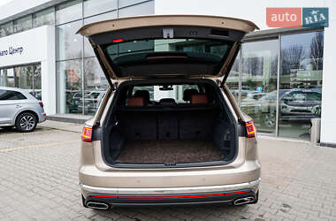 Внедорожник / Кроссовер Volkswagen Touareg 2019 в 