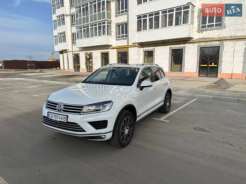 Позашляховик / Кросовер Volkswagen Touareg 2015 в Умані