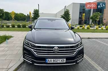 Внедорожник / Кроссовер Volkswagen Touareg 2018 в Киеве