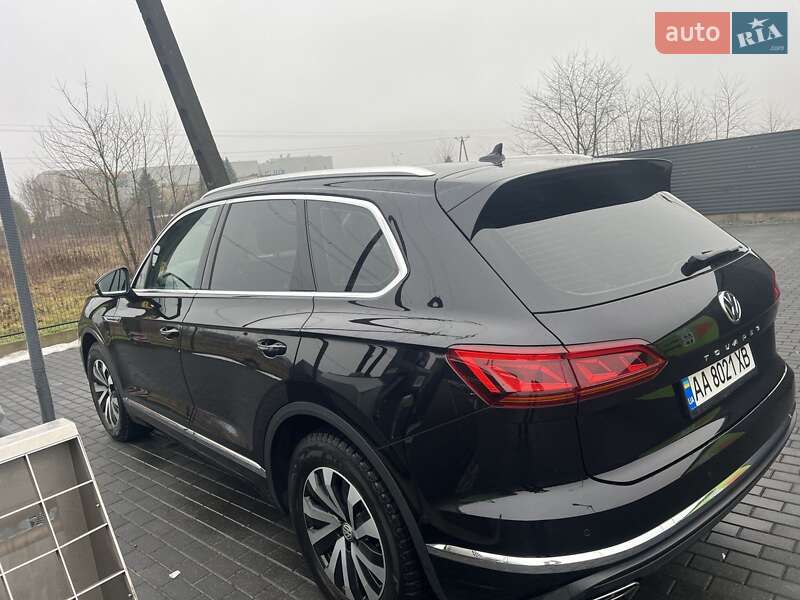 Позашляховик / Кросовер Volkswagen Touareg 2018 в Києві