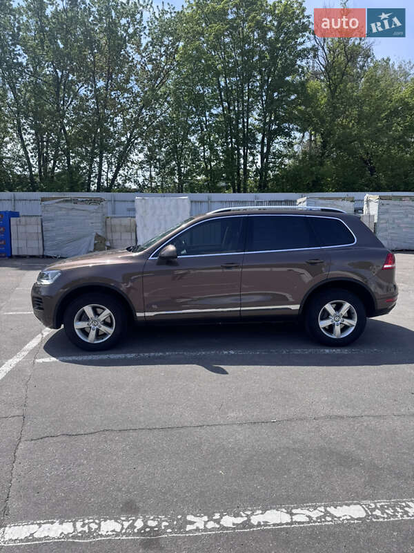 Внедорожник / Кроссовер Volkswagen Touareg 2013 в Кременчуге