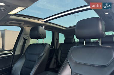 Позашляховик / Кросовер Volkswagen Touareg 2011 в 
