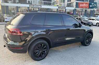 Позашляховик / Кросовер Volkswagen Touareg 2011 в 