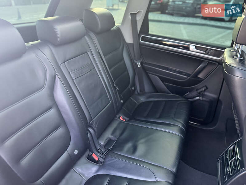 Внедорожник / Кроссовер Volkswagen Touareg 2011 в Львове