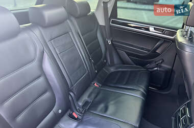 Позашляховик / Кросовер Volkswagen Touareg 2011 в 